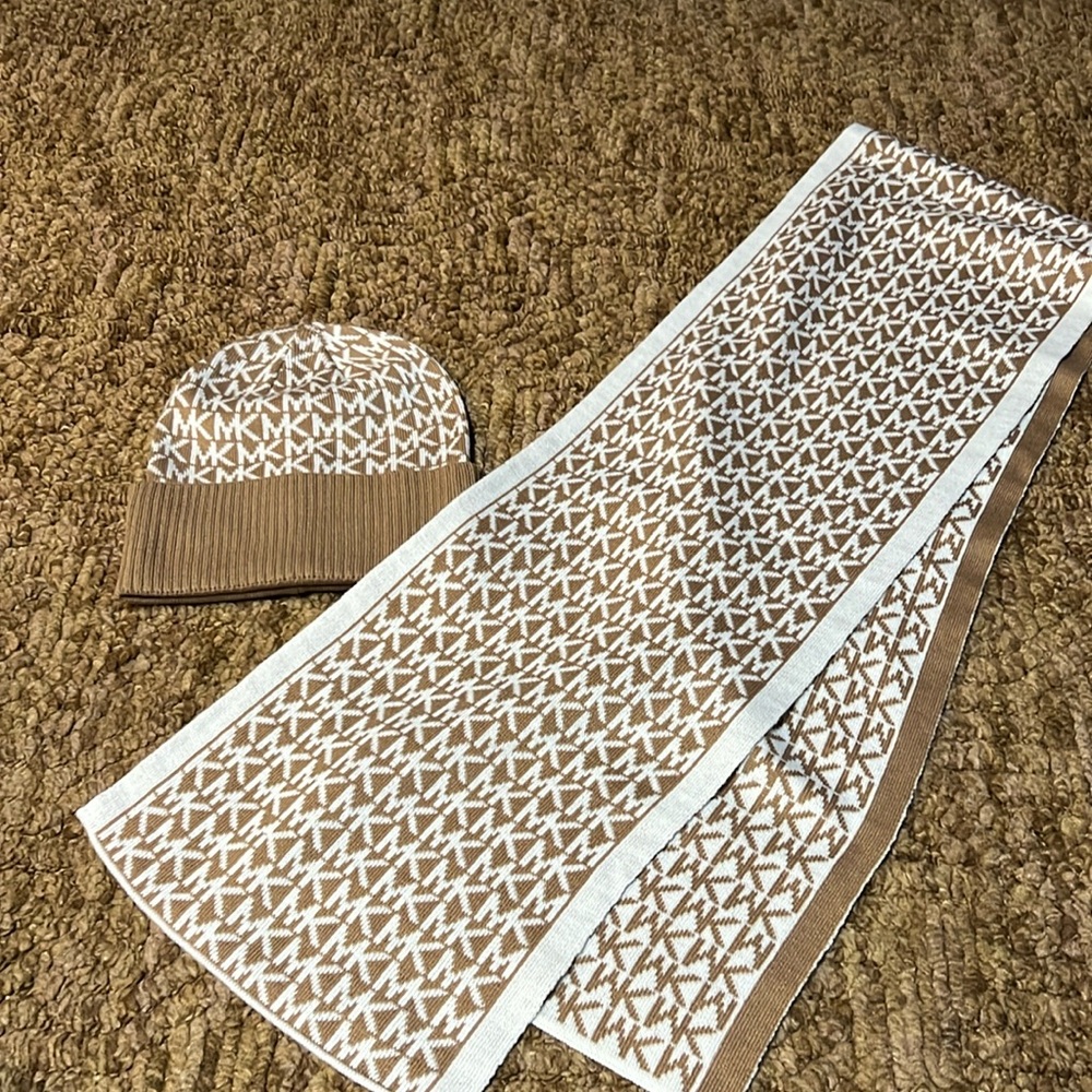 Michale kors scarf and hat set never worn